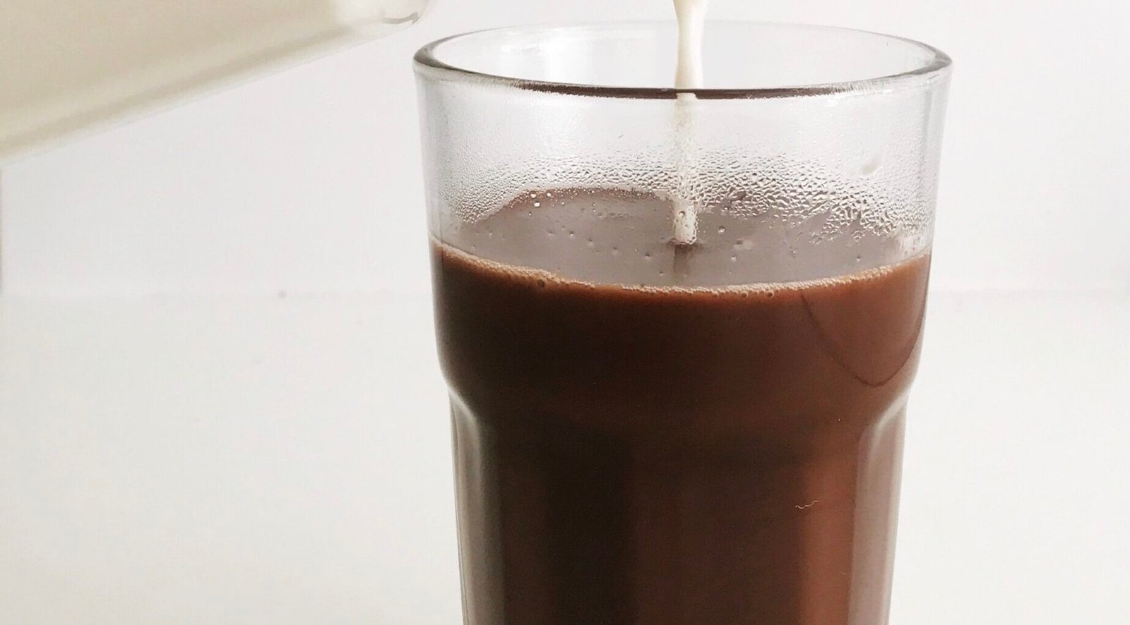 Natural Chocolate Milk — A Plant-Based Recipe for a Calmer Evening